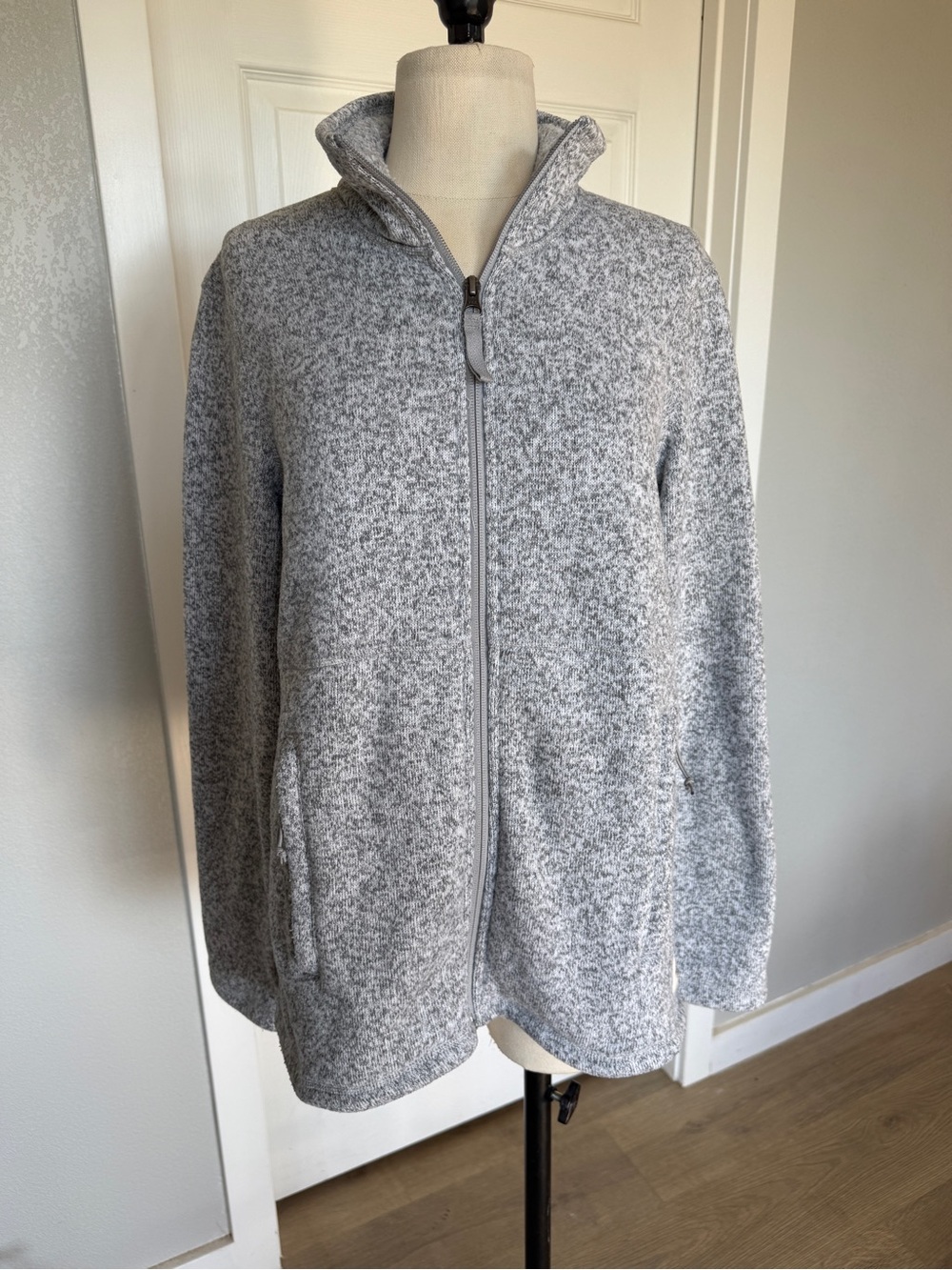The North Face Women's Gray Heathered Fleece Jacket